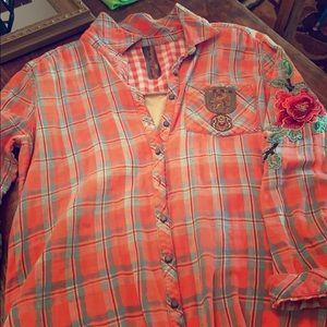 Aratta Long sleeved button up with awesome detail!